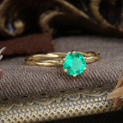 Round Cut Emerald Timeless Solitaire Engagement Ring with Twisted Band
