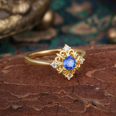 Romantic Vintage 4-Prong Round Cut Sapphire Ring