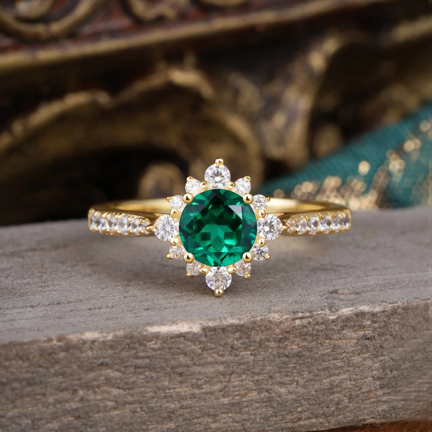 Round Cut Vintage Cluster Emerald Gemstone Ring Flower Engagement Ring