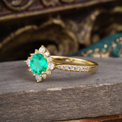 Round Cut Vintage Cluster Emerald Gemstone Ring Flower Engagement Ring