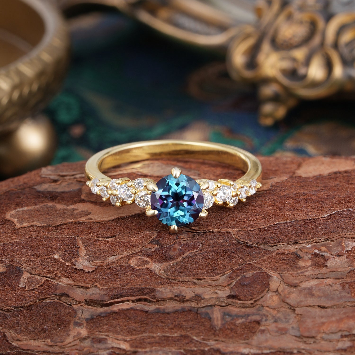 Luxury 6-Prong Round Cut Alexandrite Engagement Ring