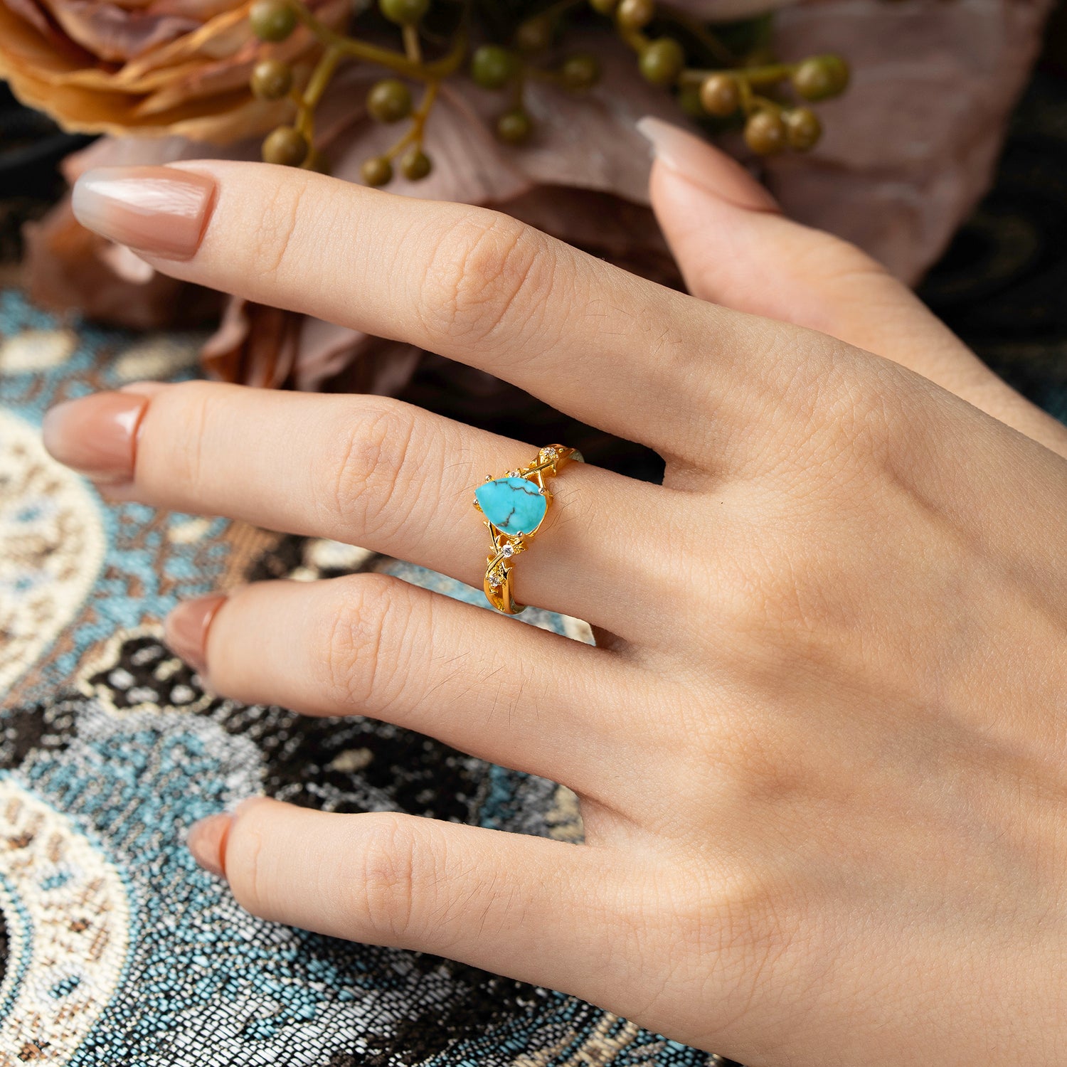 Luxury Vintage 4-Prong Pear-Cut Turquoise Engagement Ring