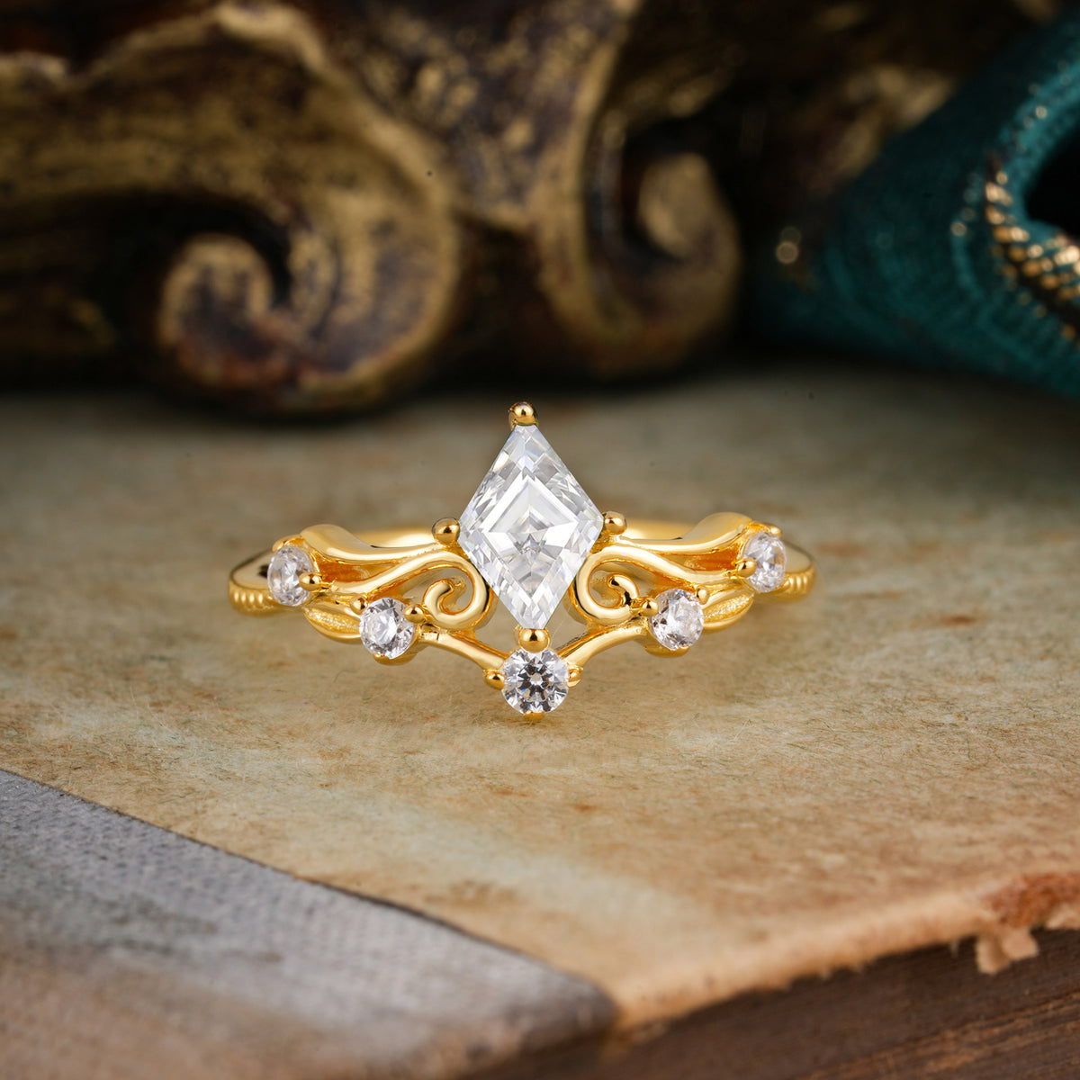 SR12940 Moissanite Ring - Yellow-Gold