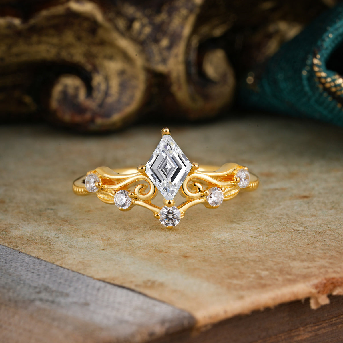SR12940 Lab Diamond Ring - Yellow-Gold