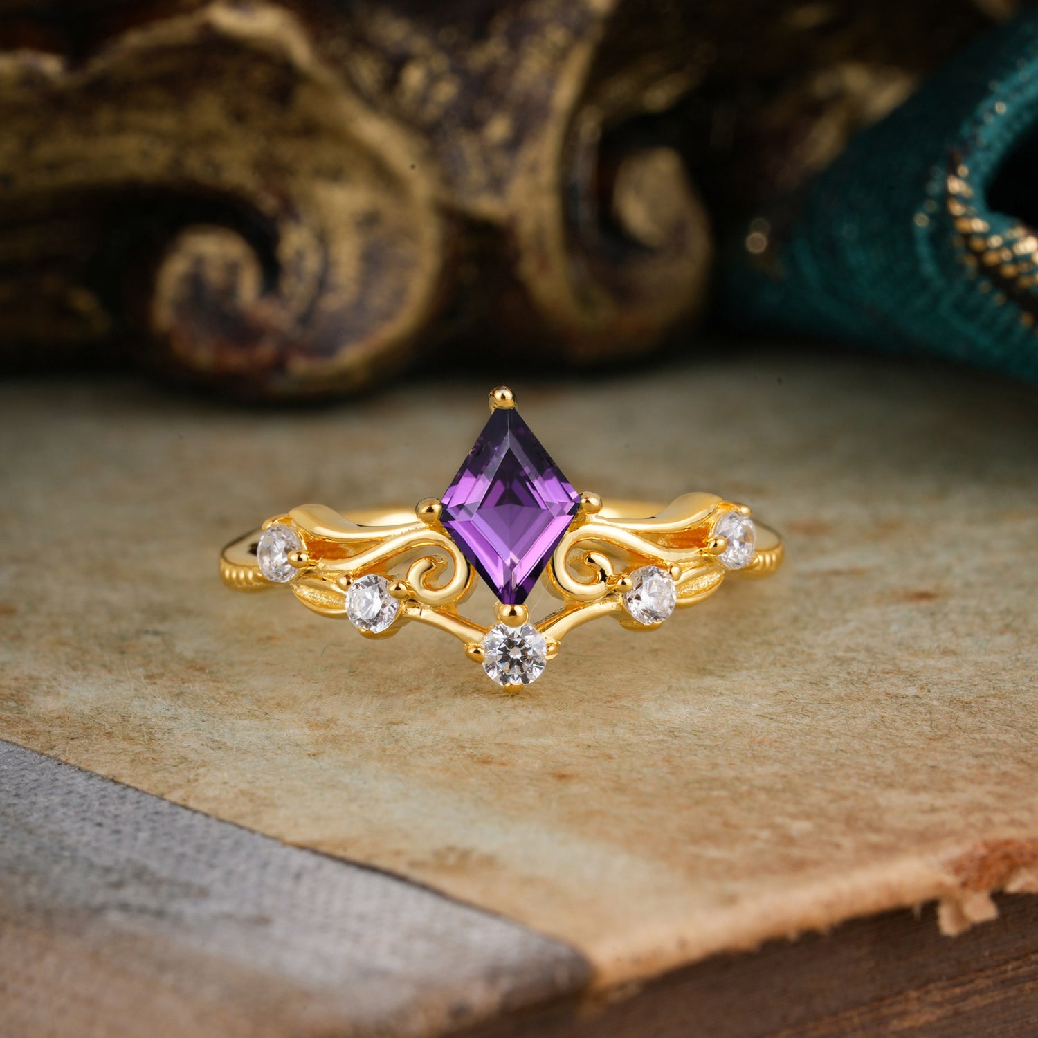 SR12940 Amethyst Ring - Yellow-Gold