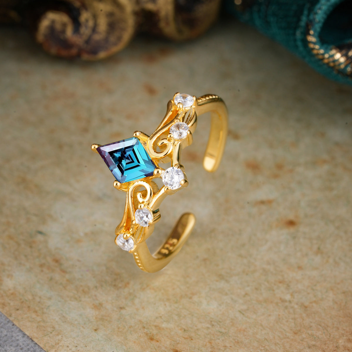 SR12940 Alexandrite Ring - Additional view