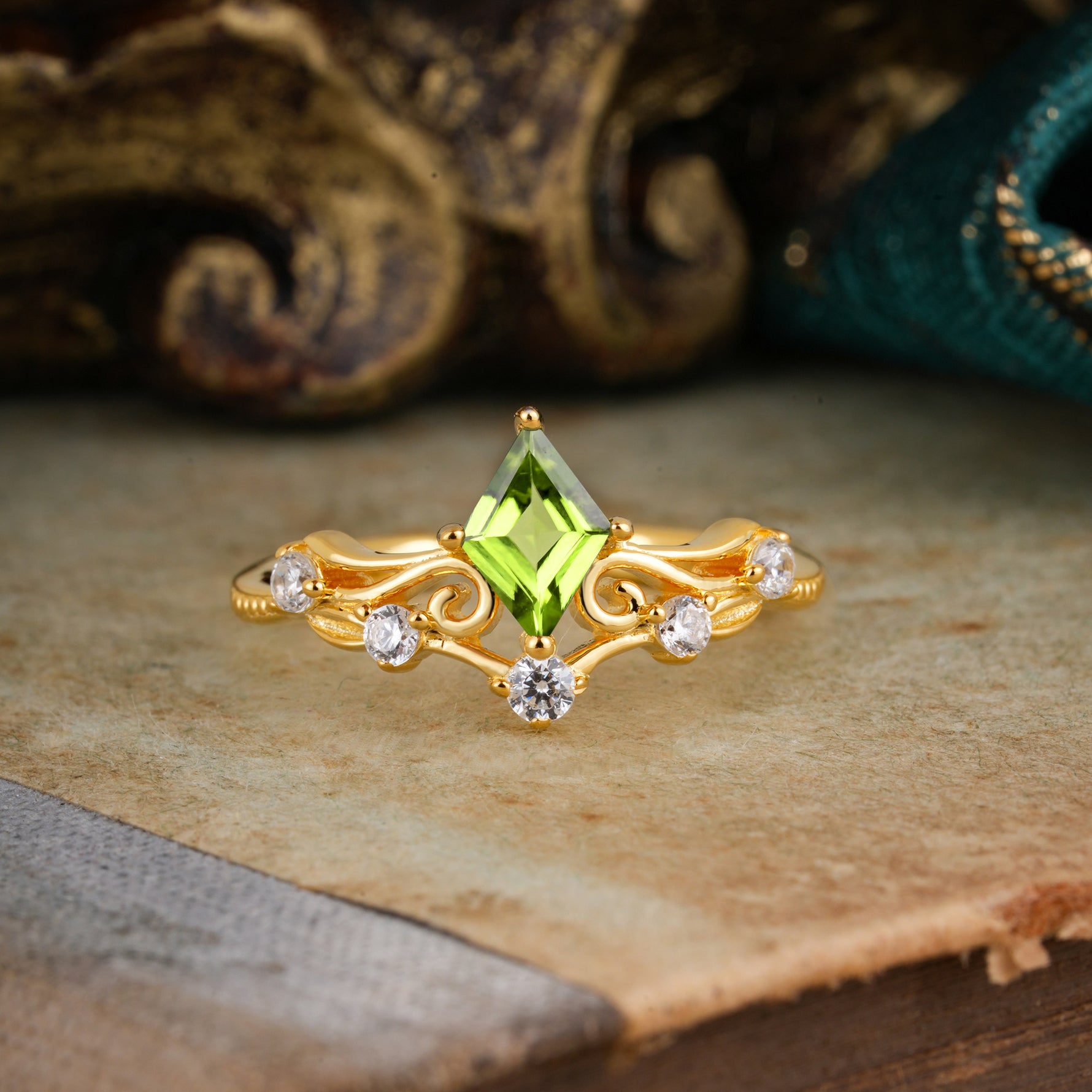 SR12940 Peridot Ring - Yellow-Gold