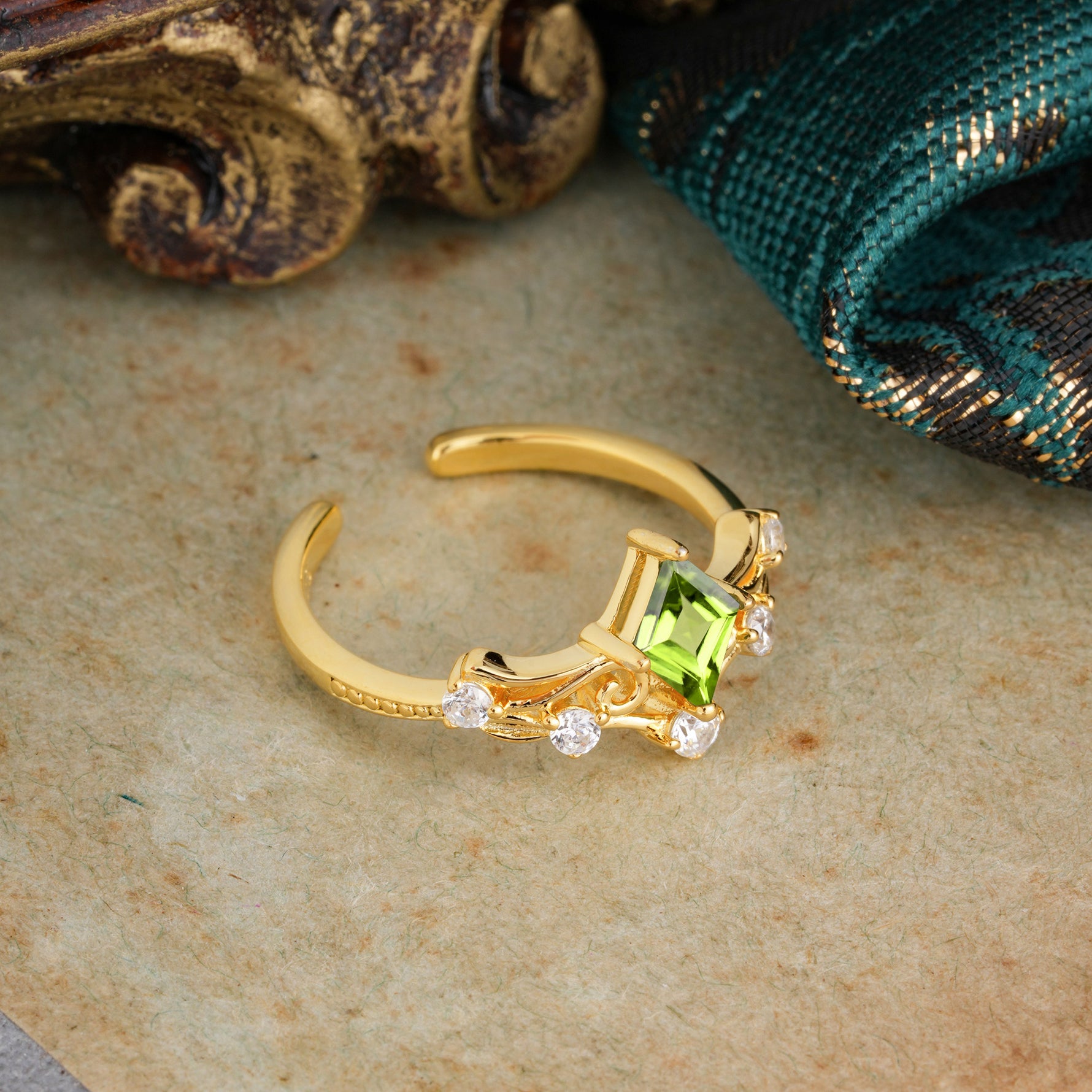 SR12940 Peridot Ring - White-Gold