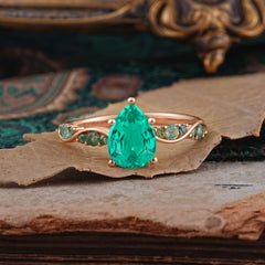 5 Prong Luxury Pear-Cut Emerald Engagement Ring