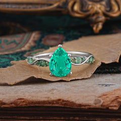 5 Prong Luxury Pear-Cut Emerald Engagement Ring