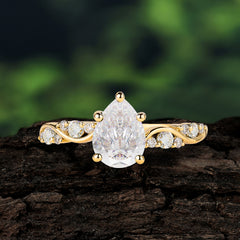 Luxury Pear-Cut Moissanite Engagement Ring