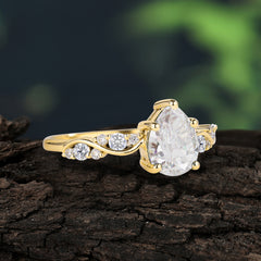 Luxury Pear-Cut Moissanite Engagement Ring
