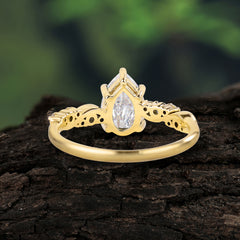 Luxury Pear-Cut Moissanite Engagement Ring