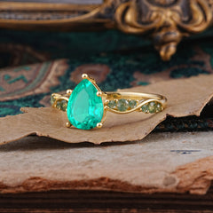 5 Prong Luxury Pear-Cut Emerald Engagement Ring