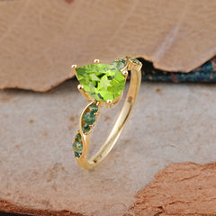 5 Prong Luxury Pear-Cut Peridot Engagement Ring