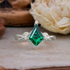 Elegant Kite Cut Emerald Engagement Ring for Women