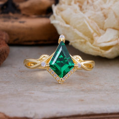 Elegant Kite Cut Emerald Engagement Ring for Women
