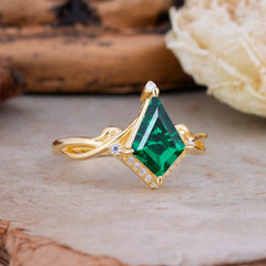 Elegant Kite Cut Emerald Engagement Ring for Women