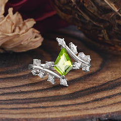 Kite Cut Gold Leaf Peridot Engagement Ring for Women