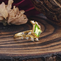 Kite Cut Gold Leaf Peridot Engagement Ring for Women
