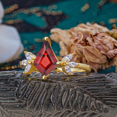 Minimalist Luxe 4-Prong Kite-Cut Natural Garnet Engagement Ring