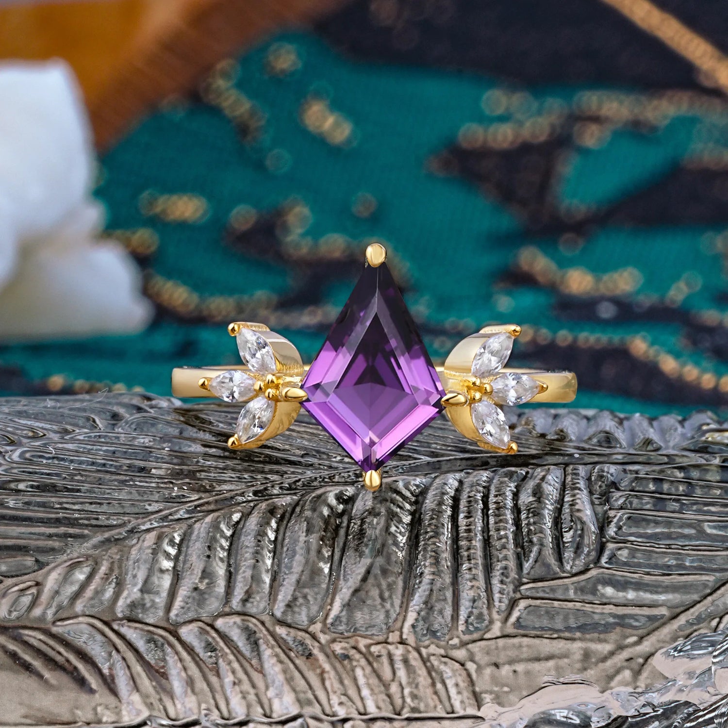Minimalist Luxe 4-Prong Kite-Cut Natural Amethyst Engagement Ring