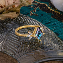 Minimalist Luxe 4-Prong Kite-Cut Alexandrite Engagement Ring