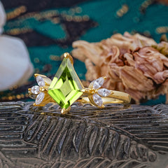 Minimalist Luxe 4-Prong Kite-Cut Peridot Engagement Ring