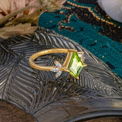 Minimalist Luxe 4-Prong Kite-Cut Peridot Engagement Ring