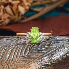 Minimalist 4-Prong Coffin-Cut Peridot Engagement Ring