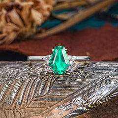 Minimalist 4-Prong Coffin-Cut Emerald Engagement Ring