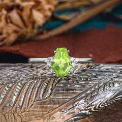 Minimalist 4-Prong Coffin-Cut Peridot Engagement Ring