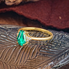 Minimalist 4-Prong Coffin-Cut Emerald Engagement Ring