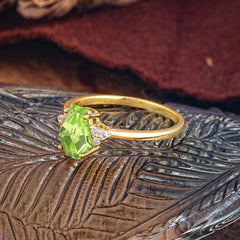 Minimalist 4-Prong Coffin-Cut Peridot Engagement Ring