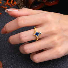 Vintage Luxe Kite-Cut Sapphiret Engagement Ring
