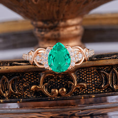 Luxury 4-Prong Pear-Shaped Emerald Wedding Ring