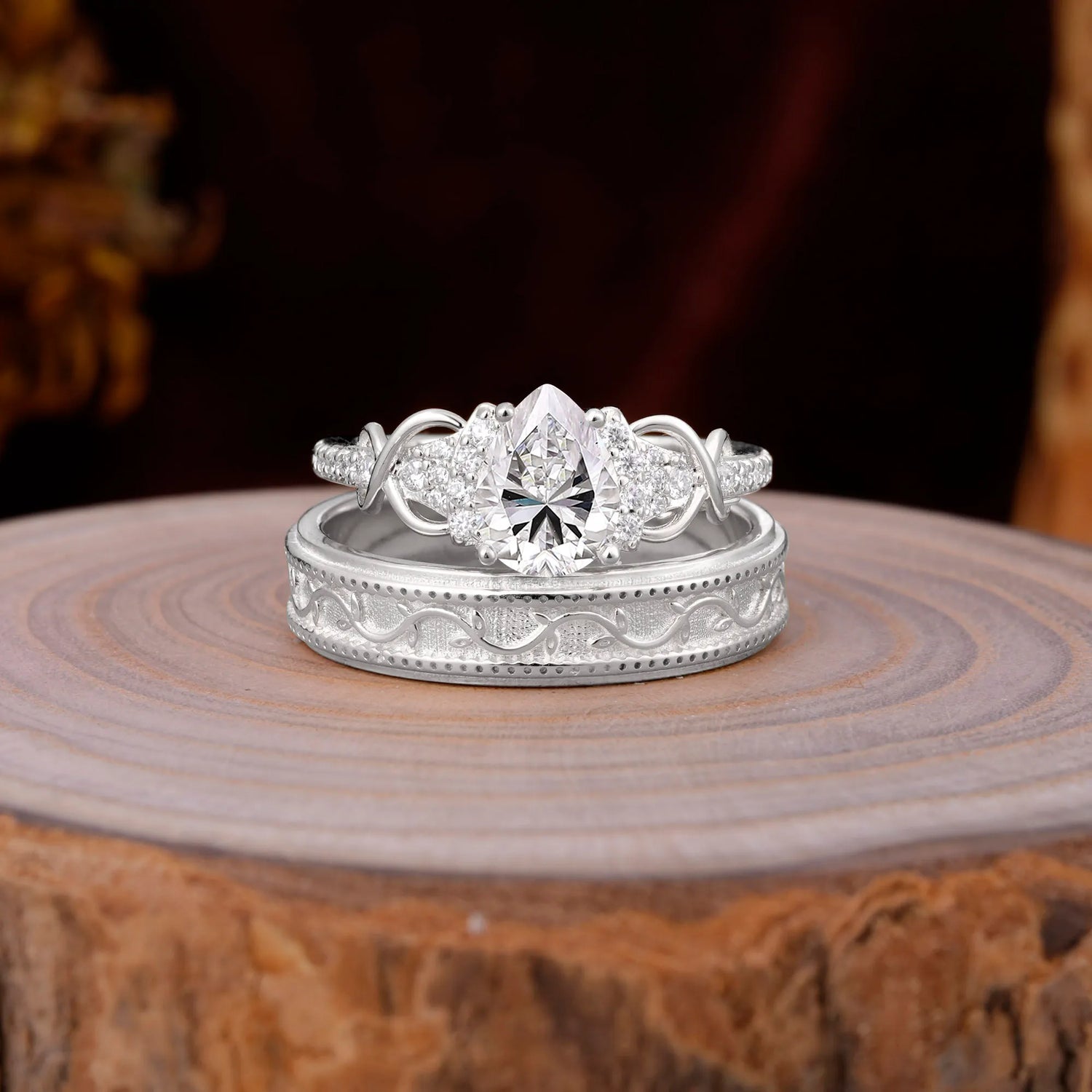 Luxurious Vintage 4-Prong Pear-Cut Lab Diamond Wedding Couple Rings