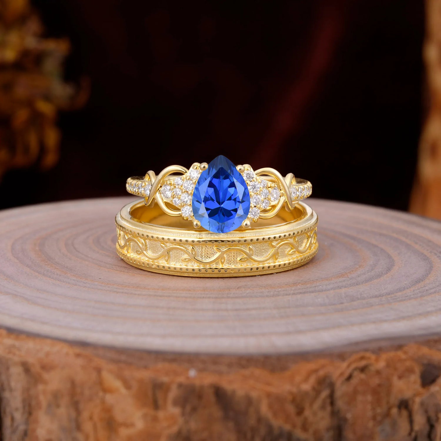 Luxurious Vintage 4-Prong Pear-Cut Sapphire Wedding Couple Rings