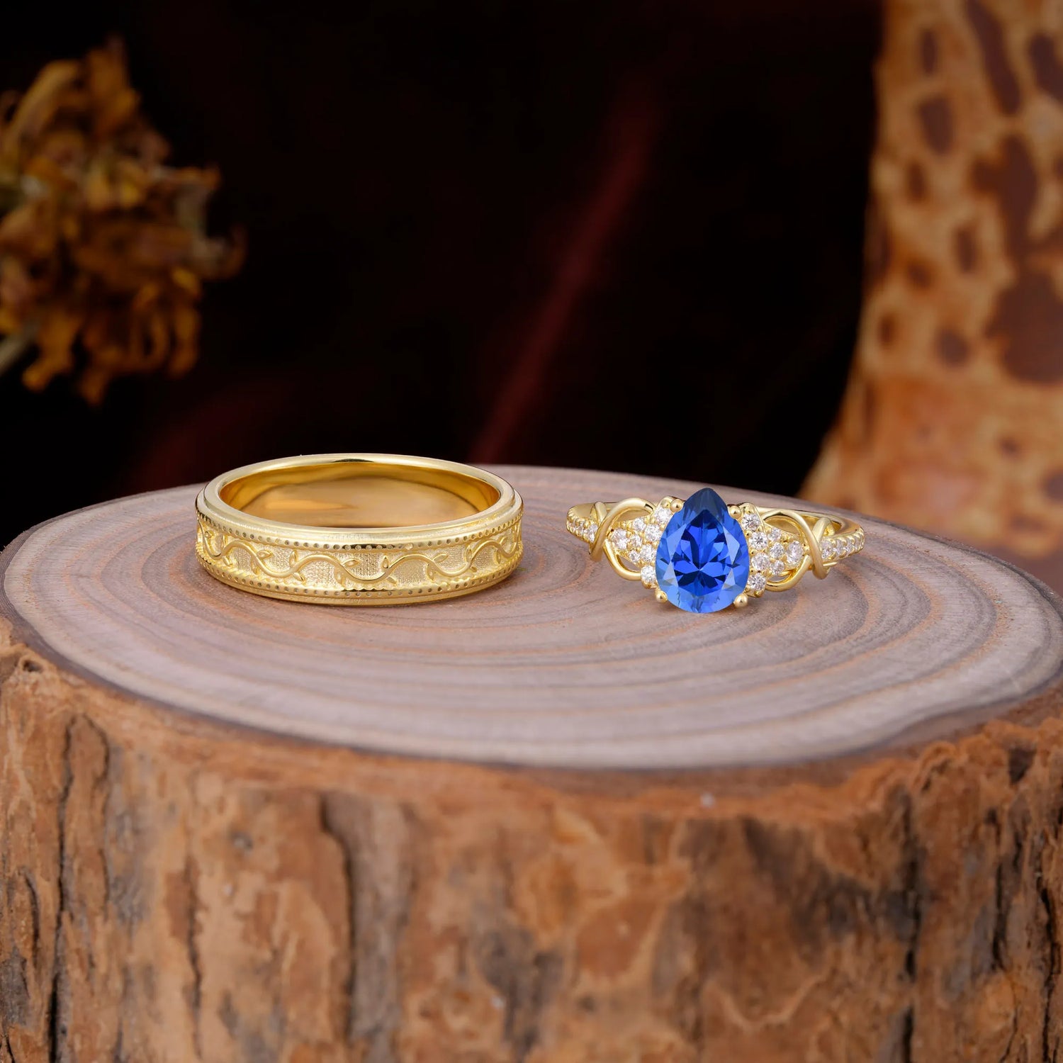 Luxurious Vintage 4-Prong Pear-Cut Sapphire Wedding Couple Rings