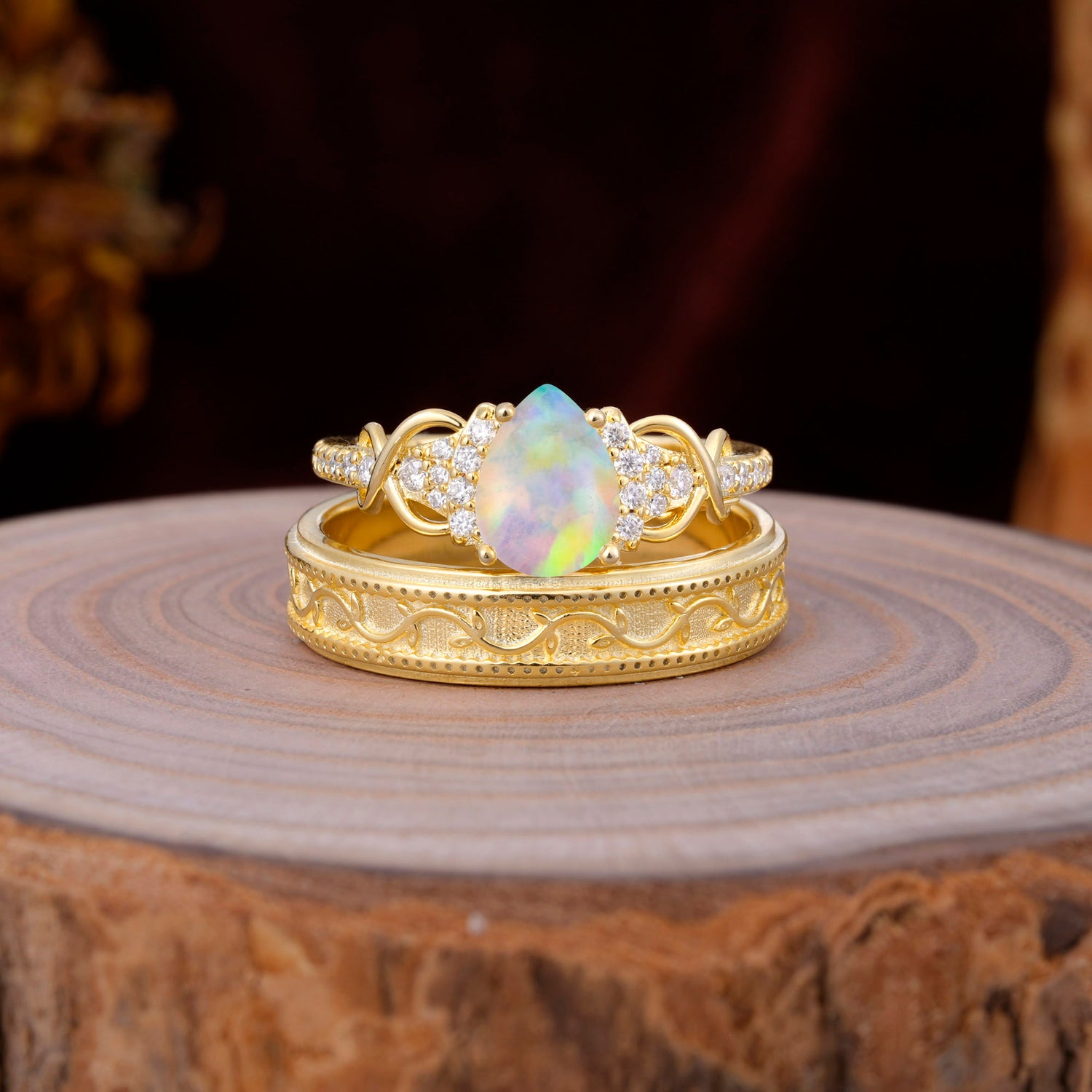 Luxurious Vintage 4-Prong Pear-Cut Natural Opal Wedding Couple Rings