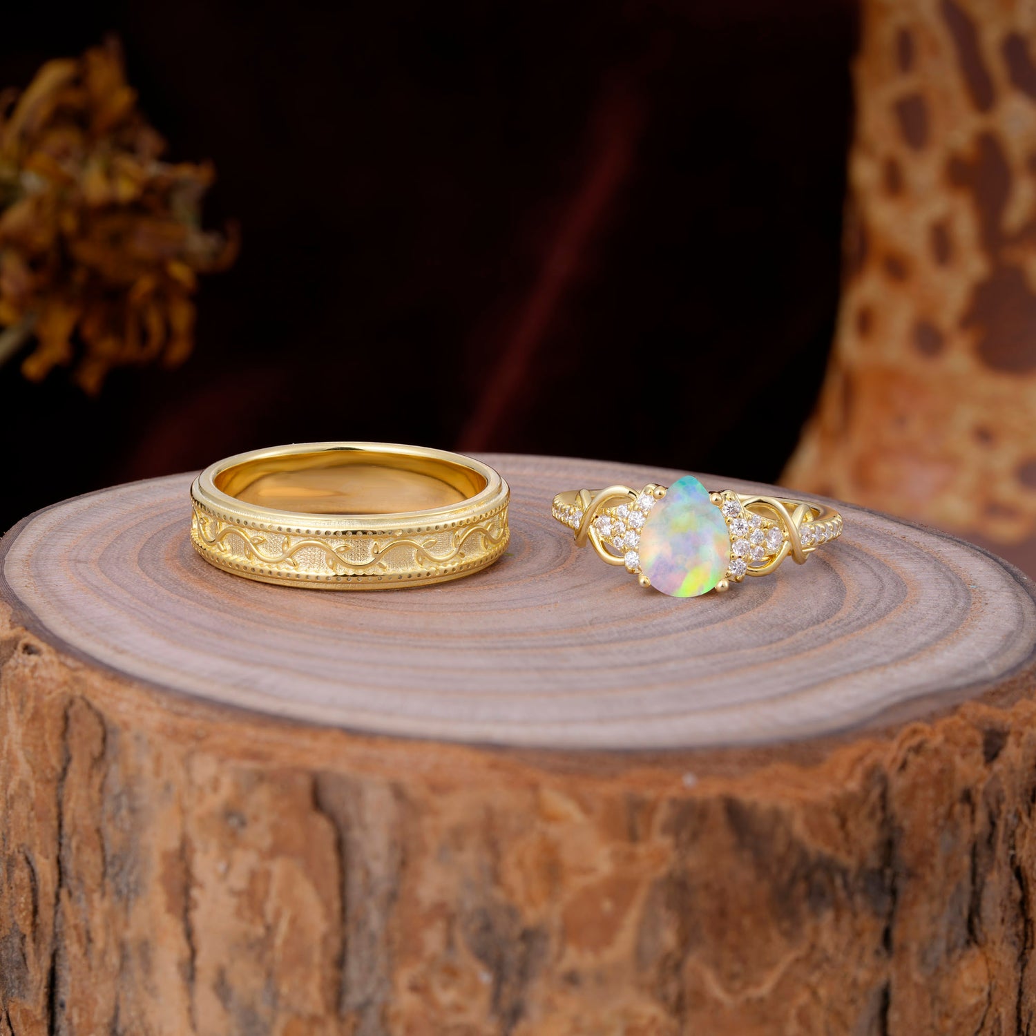 Luxurious Vintage 4-Prong Pear-Cut Natural Opal Wedding Couple Rings
