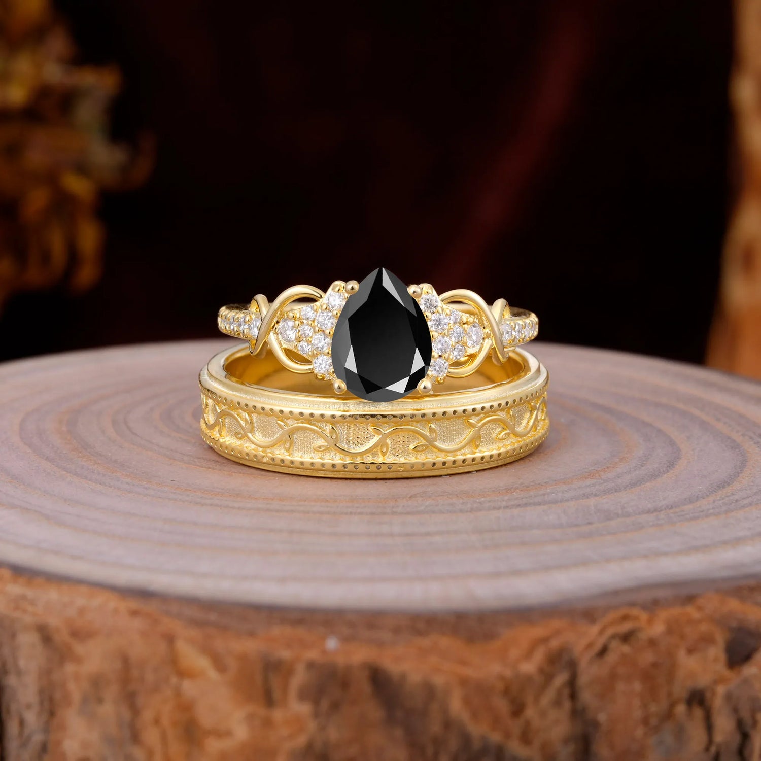 Luxurious Vintage 4-Prong Pear-Cut Natural Black Onyx Wedding Couple Rings