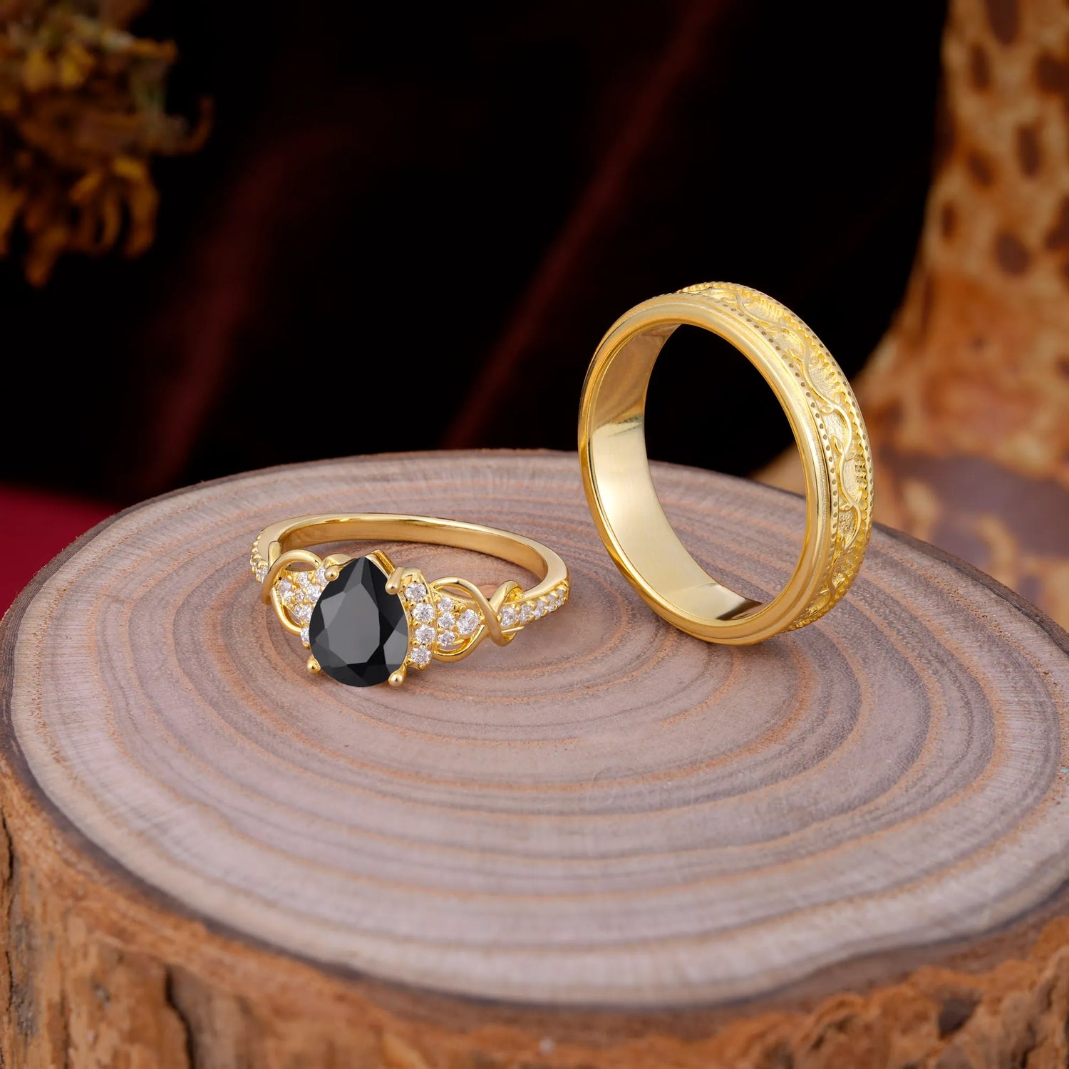 Luxurious Vintage 4-Prong Pear-Cut Natural Black Onyx Wedding Couple Rings