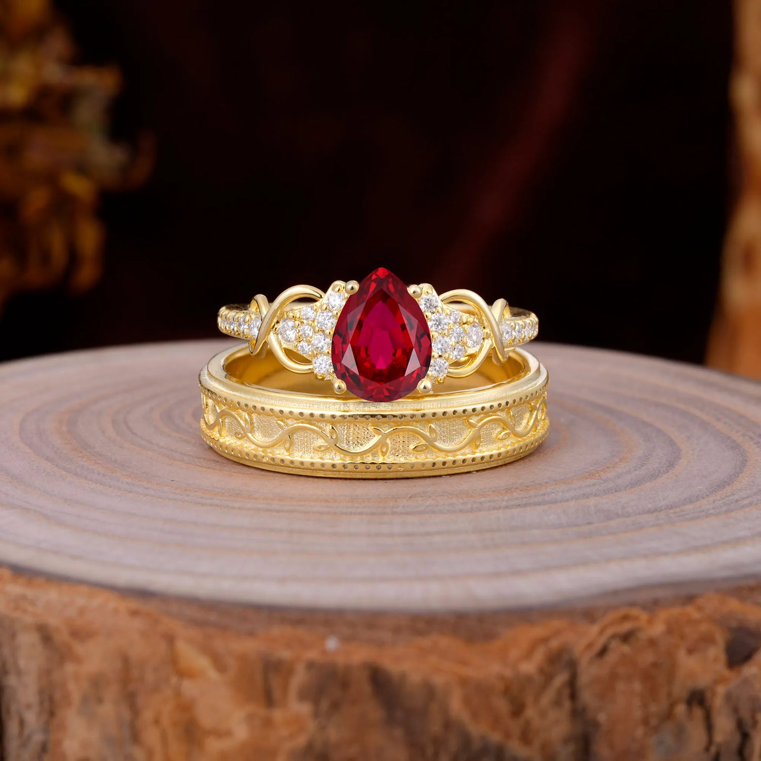 Luxurious Vintage 4-Prong Pear-Cut Ruby Wedding Couple Rings