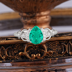 Luxury 4-Prong Pear-Shaped Emerald Wedding Ring