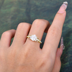 Luxury 4-Prong Pear-Shaped Moissanite Wedding Ring