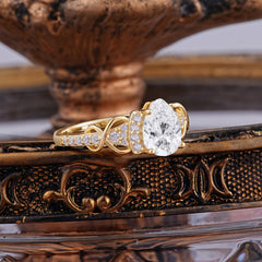 Luxury 4-Prong Pear-Shaped Lab Diamond Wedding Ring