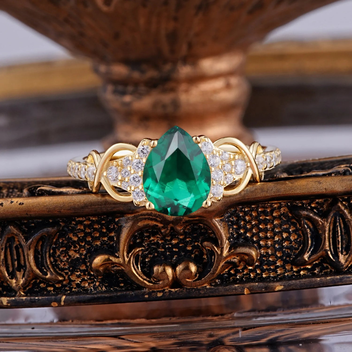 Luxury 4-Prong Pear-Shaped Emerald Engagement Ring