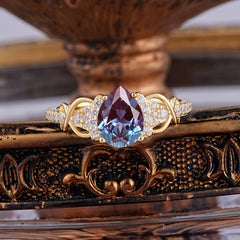 Luxury 4-Prong Pear-Shaped Alexandrite Wedding Ring