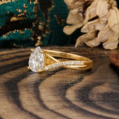 Timeless Vintage 4-Prong Pear-Cut Moissanite Engagement Ring